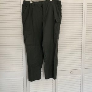 Men’s green cargo pants